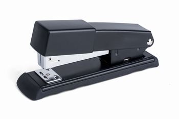 Metalen nietmachine 24/6 - 26/6 zwart half strip