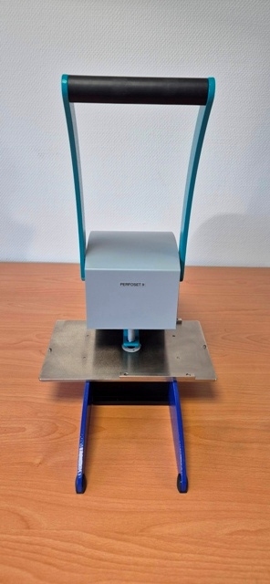 Pernuma Perfoset 7 L Paspoort Ontwaarder handmodel 1-gats