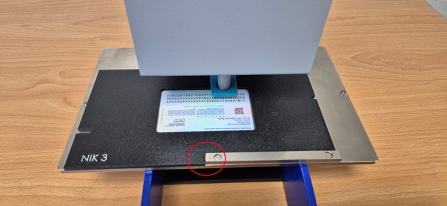 Pernuma Perfoset 7 L Paspoort Ontwaarder handmodel 1-gats